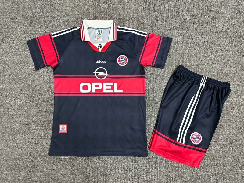 FC Bayern Munich 97-99 home kid