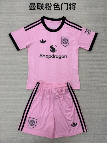 Manchester United goalkeeper pink kid adult with shorts 25-26