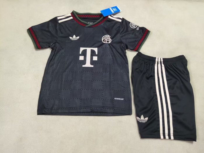 FC Bayern Munich third kid 25-26