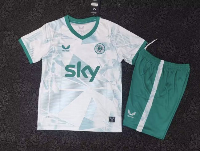 Republic of Ireland away kid 25-26
