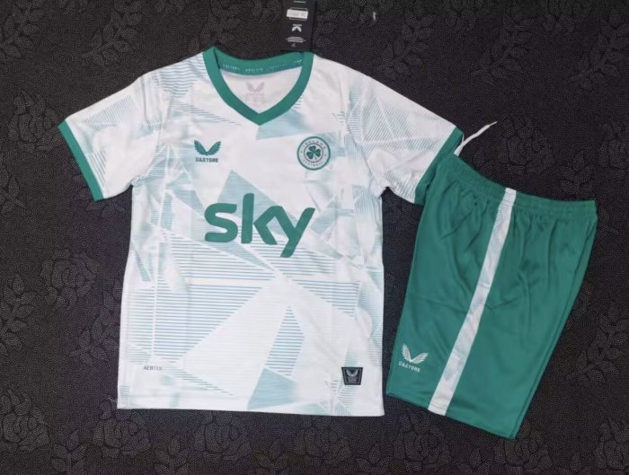 Republic of Ireland away kid 25-26