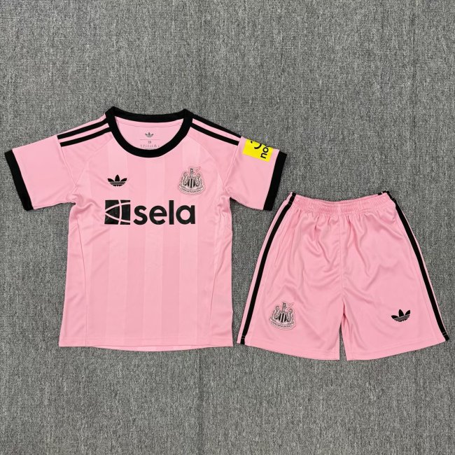 Newcastle United goalkeeper pink kid 25-26 #hui