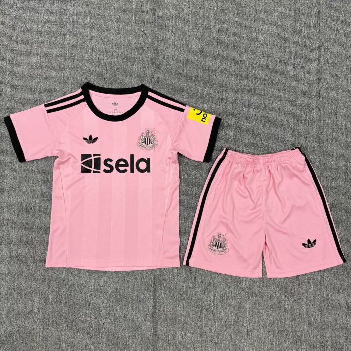 Newcastle United goalkeeper pink kid 25-26 #hui