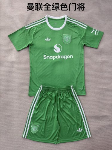 Manchester United goalkeeper green kid adult with shorts 25-26