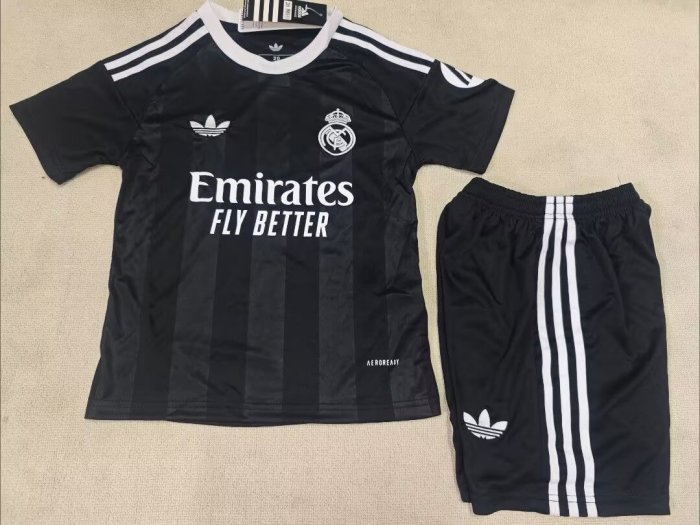 Real Madrid goalkeeper black kid 25-26