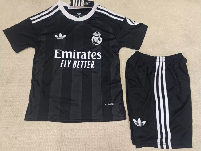 Real Madrid goalkeeper black kid 25-26