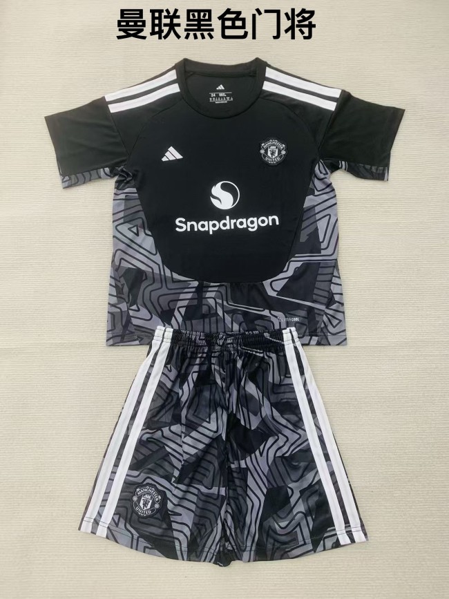 Manchester United goalkeeper black kid adult with shorts 26-27