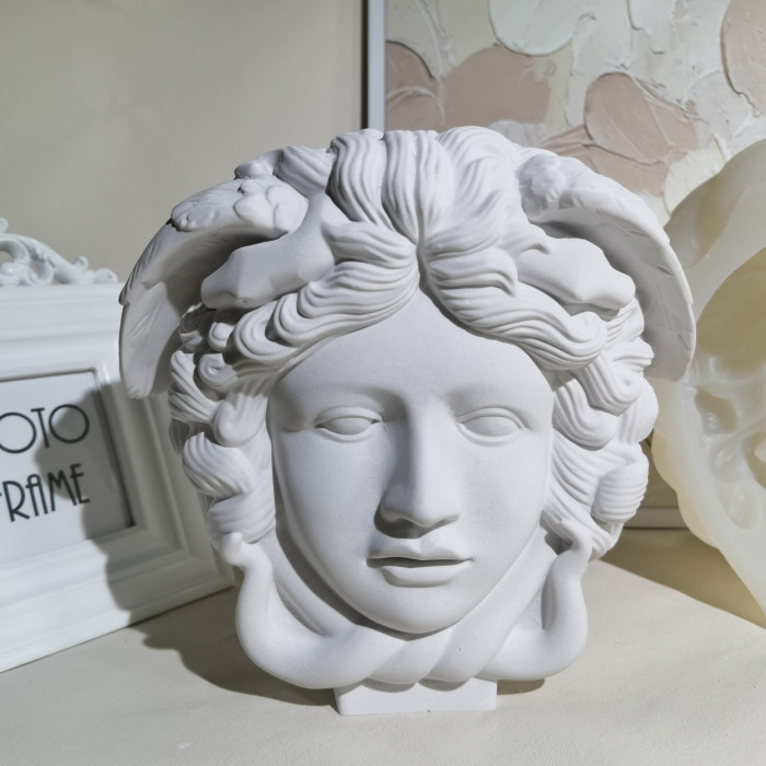 Large Medusa Diy 3D Silicone Candle Mold Face Snake Hair Mythical Characters Sculpture Statue Gypsum Home Decor Wax Mould