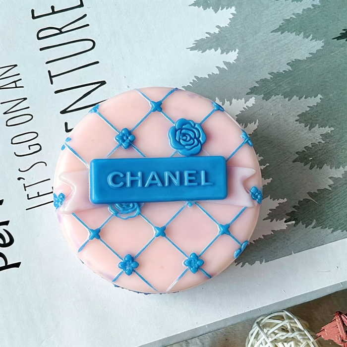 Round Grid Rose Designer Brand Silicone Soap Mold Embossed Nameplate Casting Mould Perfect For Handmade Soap Making, Also For Scented Candle Epoxy Resin Ice DIY Craft Supplies Women Gift