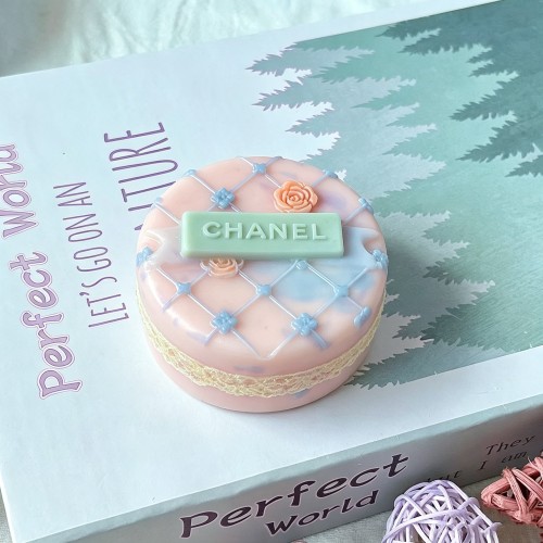 Round Grid Rose Designer Brand Silicone Soap Mold Embossed Nameplate Casting Mould Perfect For Handmade Soap Making, Also For Scented Candle Epoxy Resin Ice DIY Craft Supplies Women Gift