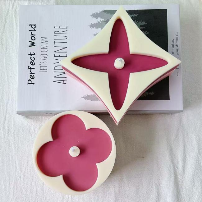 Luxury Designer Brand Two Tone Layered Soy Scented Candle Four Leaf Clover & Four Pointed Star Aromatherapy Candle Ins Aesthetic Table Ornament Valentine Birthday Holiday Gift For Women