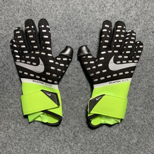 soccer goalkeeper gloves