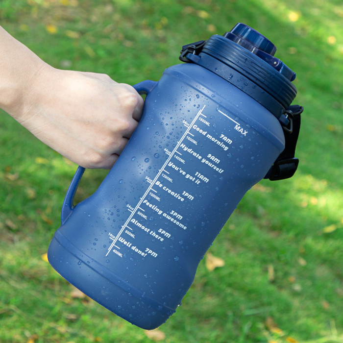 China Warehouse 64oz Large Collapsible Reusable Portable Silicone Travel Water Bottles with Time Markers and Carry Strap