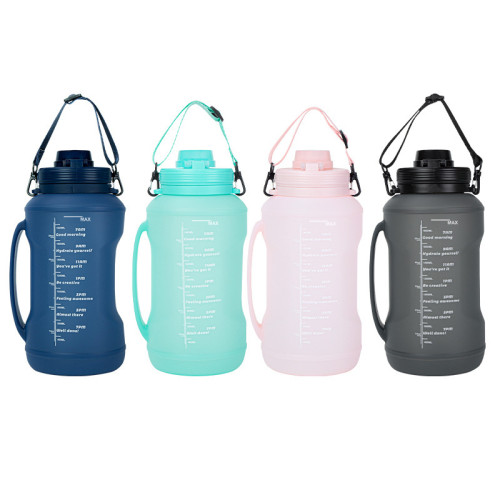 China Warehouse 64oz Large Collapsible Reusable Portable Silicone Travel Water Bottles with Time Markers and Carry Strap