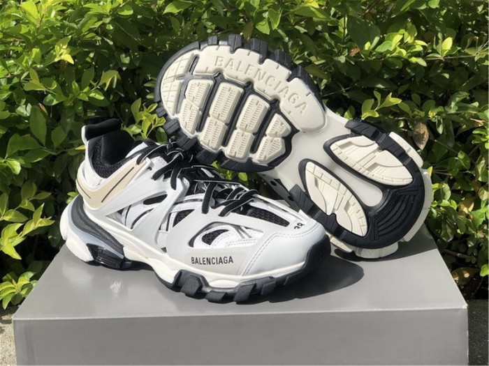 B 17FW Tripe-S High End Sneaker-202