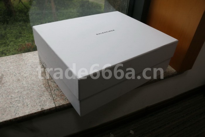 B 17FW Tripe-S High End Sneaker-052