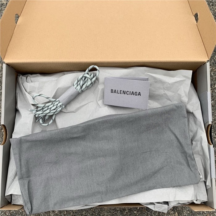 B 17FW Tripe-S High End Sneaker-056