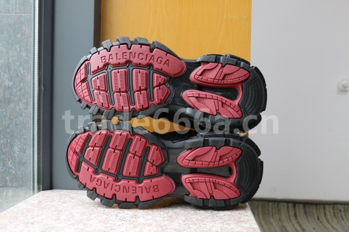 B 17FW Tripe-S High End Sneaker-065