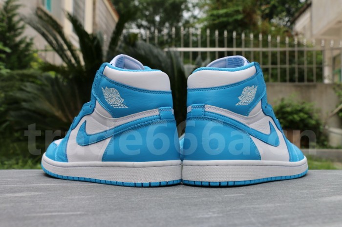 Authentic Air Jordan 1 Retro High OG “UNC”