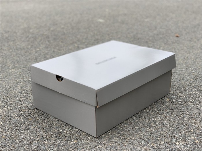 B 17FW Tripe-S High End Sneaker-055