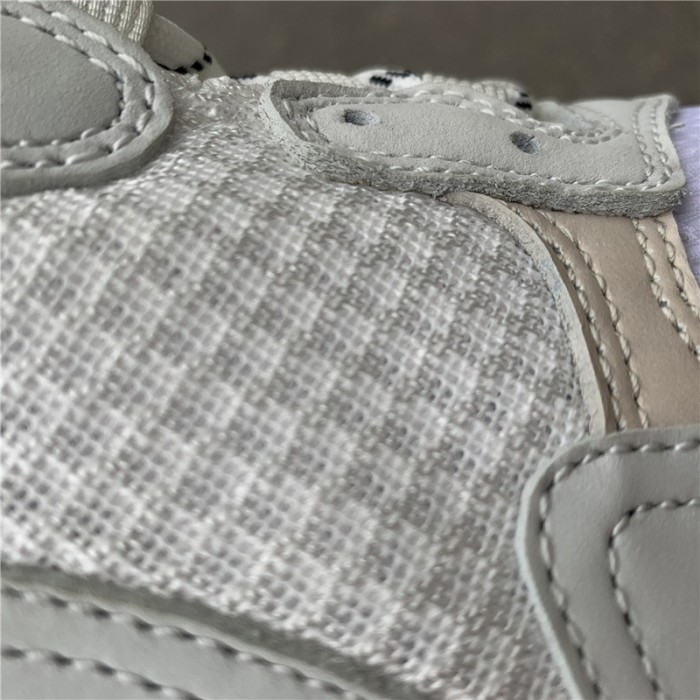 B 17FW Tripe-S High End Sneaker-053