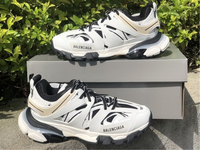 B 17FW Tripe-S High End Sneaker-202