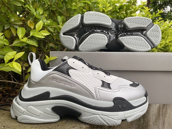 B 17FW Tripe-S High End Sneaker-209