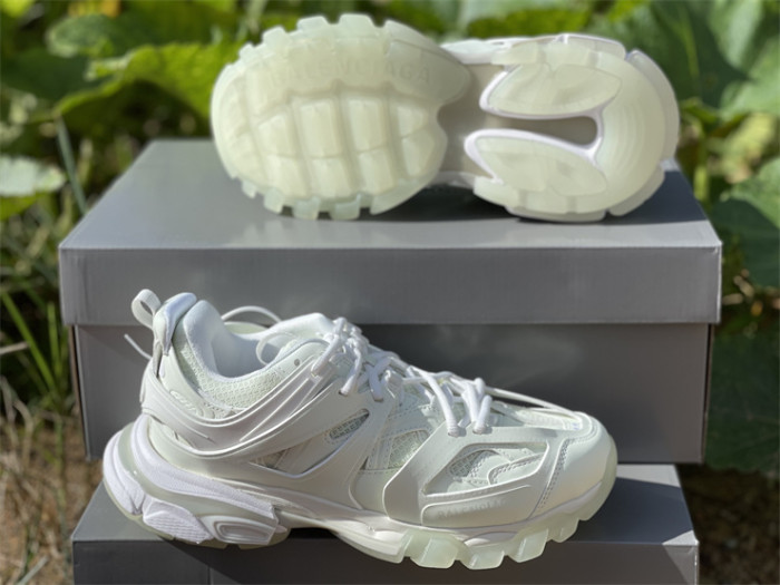 B 17FW Tripe-S High End Sneaker-229