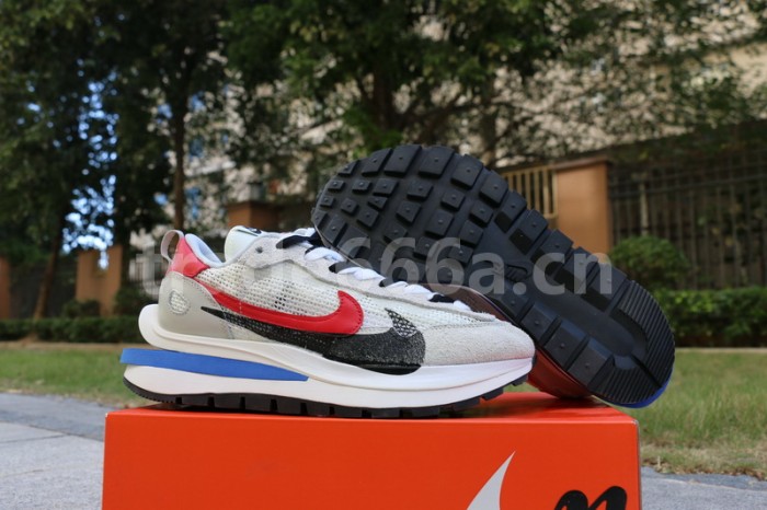 Authentic sacai x Nike VaporWaffle “Royal Fuchsia ”