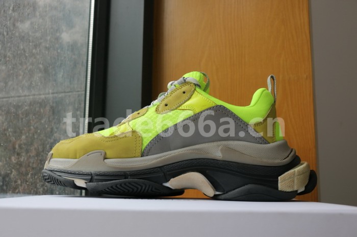 B 17FW Tripe-S High End Sneaker-032