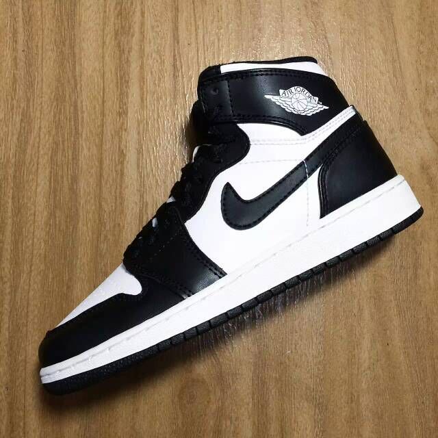 Authentic Air Jordan 1 OG Retro High Black/White