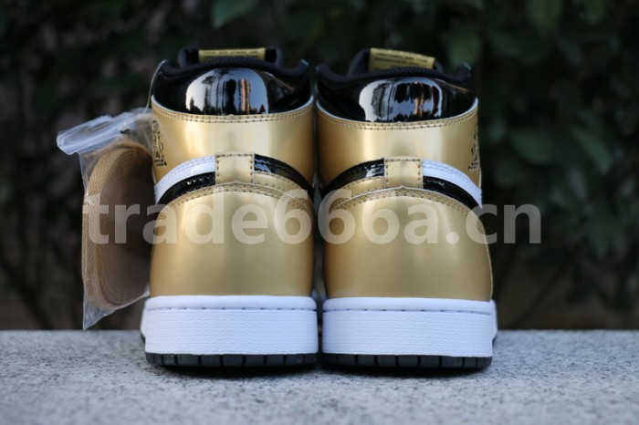 Authentic Air Jordan 1 Gold Toe