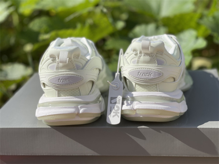 B 17FW Tripe-S High End Sneaker-229