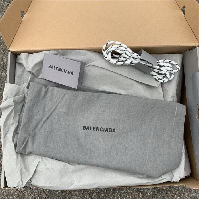 B 17FW Tripe-S High End Sneaker-055