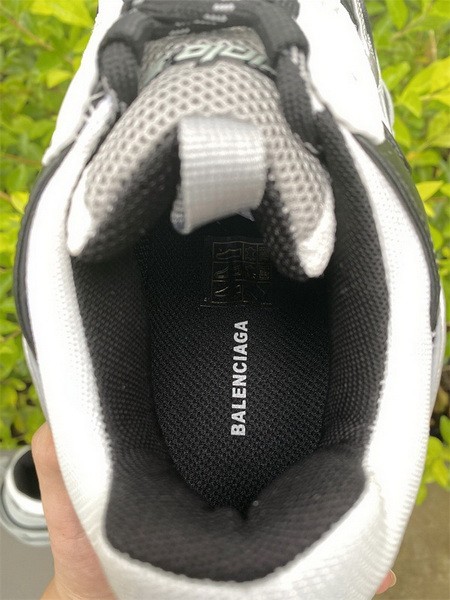 B 17FW Tripe-S High End Sneaker-209