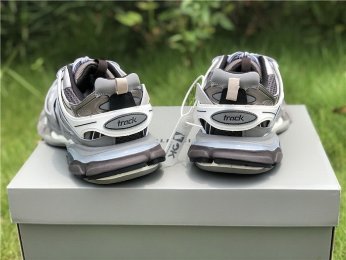 B 17FW Tripe-S High End Sneaker-085