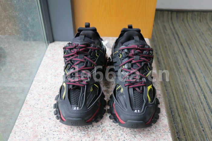 B 17FW Tripe-S High End Sneaker-065