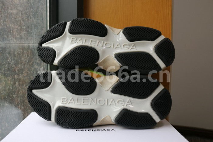 B 17FW Tripe-S High End Sneaker-032