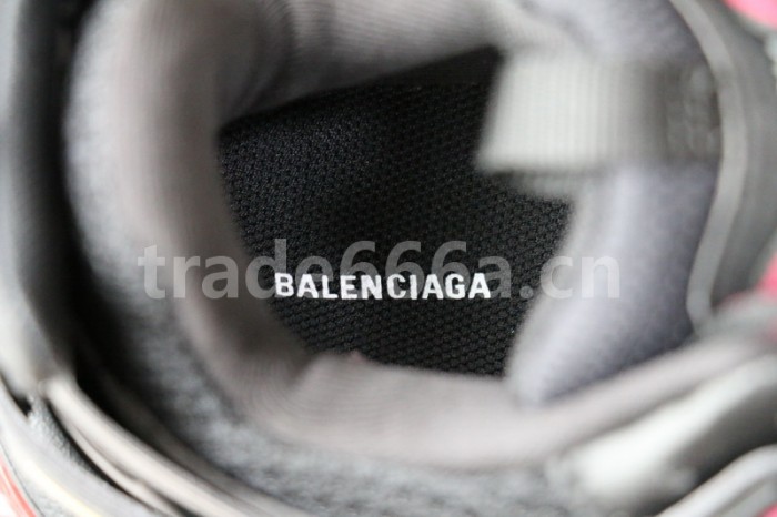 B 17FW Tripe-S High End Sneaker-065