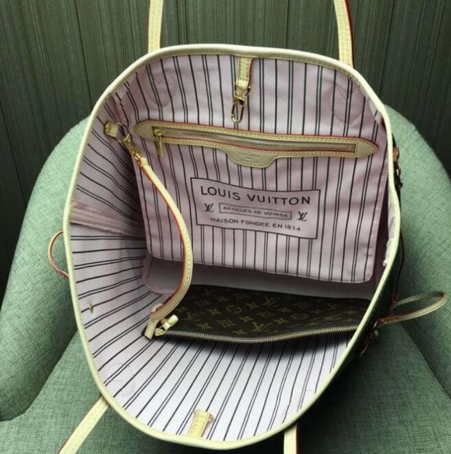 LV Neverfull MM Monogram Canvas in WOMEN's HANDBAGS