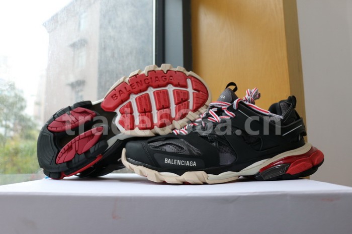 B 17FW Tripe-S High End Sneaker-052