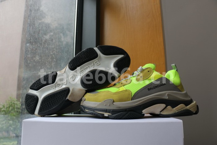 B 17FW Tripe-S High End Sneaker-032