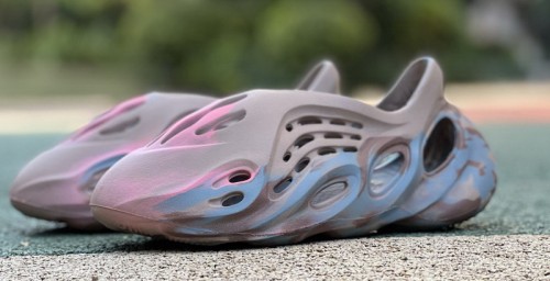 Authentic Yeezy Foam Runner “MX Sand Grey”