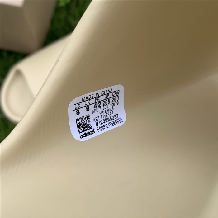 Yeezy Slide-001