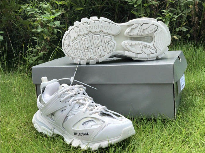 B 17FW Tripe-S High End Sneaker-086