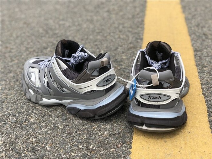 B 17FW Tripe-S High End Sneaker-057