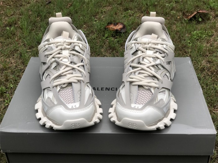 B 17FW Tripe-S High End Sneaker-285