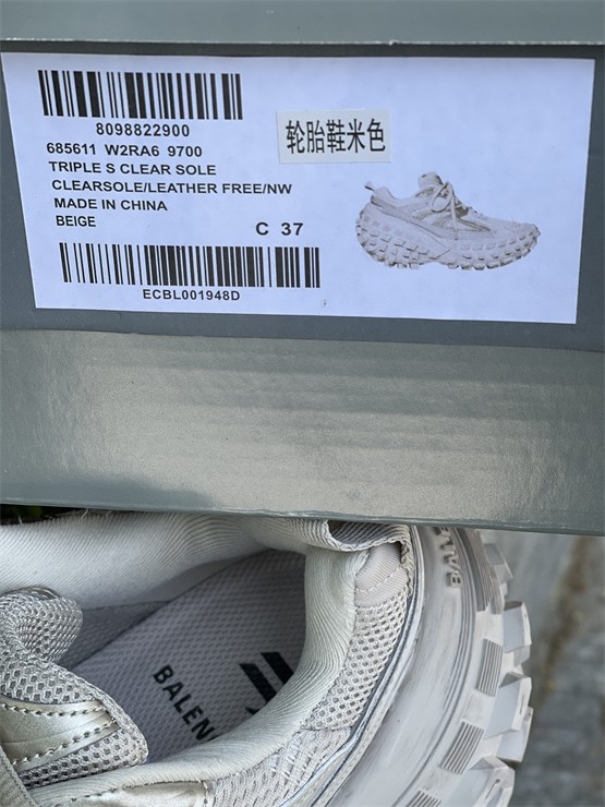 B 17FW Tripe-S High End Sneaker-276