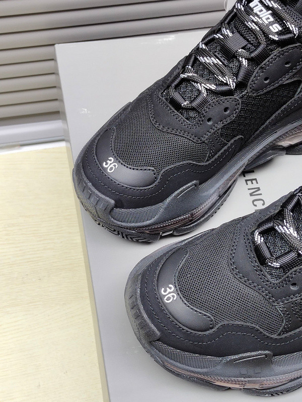 B 17FW Tripe-S High End Sneaker-294