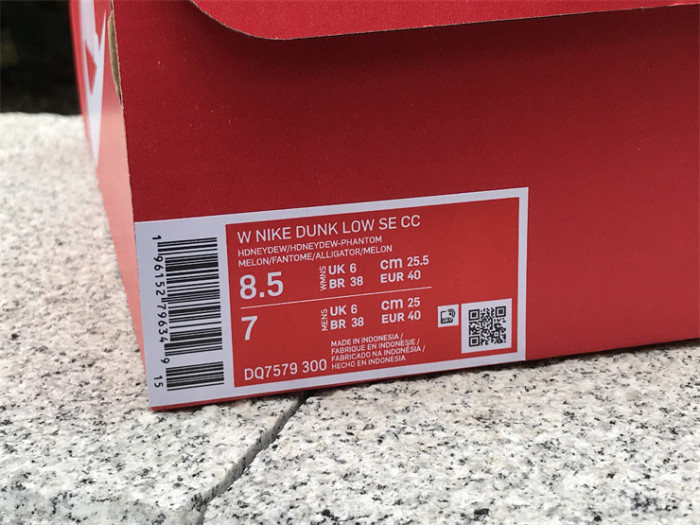 Authentic Nike Dunk Low SE “Honeydew”